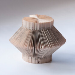 Plastiken aus Karton und Papier