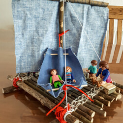 Fluss – Pirat mit Floß