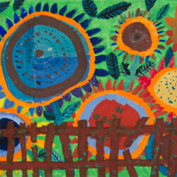 Blumen hinterm Gartenzaun