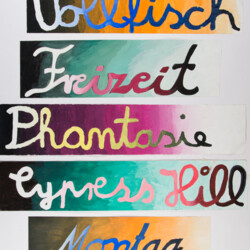 Schrift auf farbigem Hintergrund