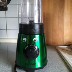 Habe ein Auge auf dich